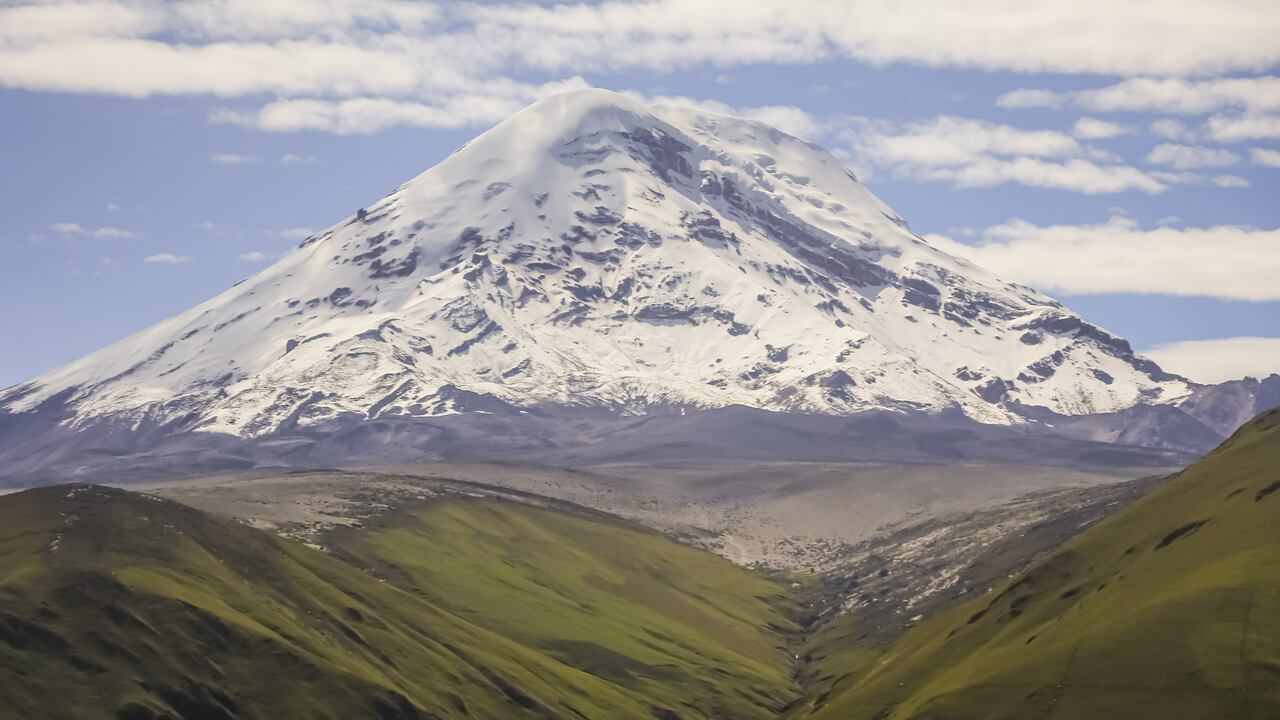 El volcán que está más cercano al sol se encuentra ubicado en un país latinoamericano.