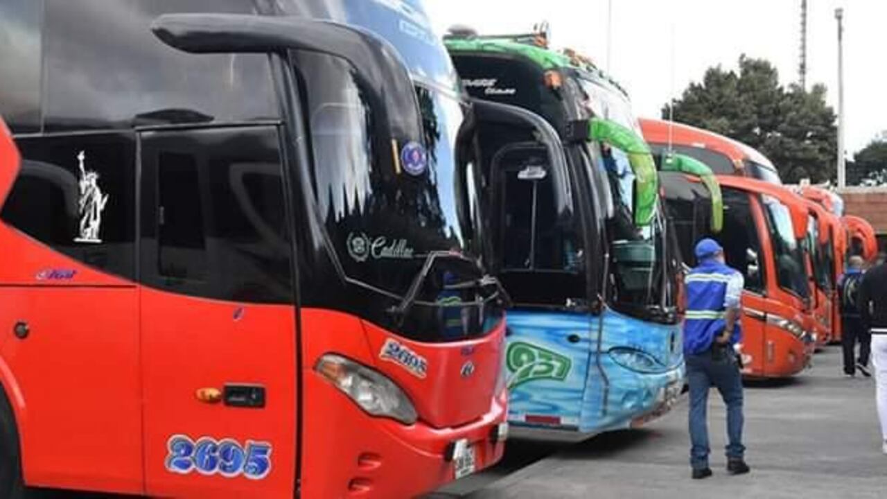 Los ministerios de Transporte de Colombia y Perú anunciaron, conjuntamente este martes, la apertura de fronteras entre ambas naciones para el transporte internacional de pasajeros vía terrestre.