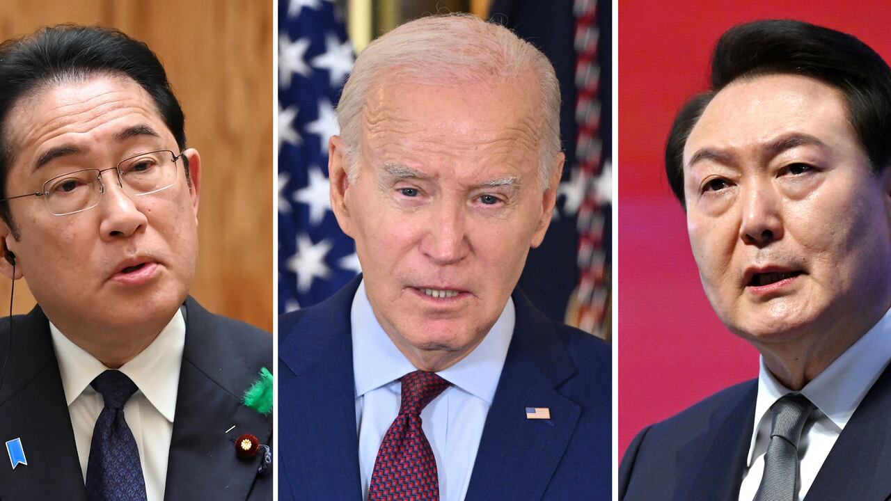 El 18 de agosto de 2023, el presidente de EE. UU., Joe Biden, anunciará una nueva cooperación en materia de seguridad en una cumbre tripartita única en su tipo con los líderes de Japón y Corea del Sur. , esperando enviar un mensaje de fuerza a China que ya ha dejado claro su descontento. (Foto por AFP)