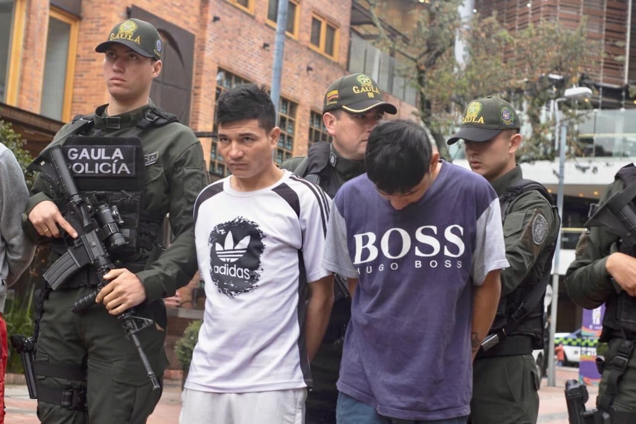 Entre los detenidos está alias ‘Blanca’, señalada cabecilla de la organización, quien ya había sido condenada en 2023 por tráfico de estupefacientes. Junto a ella, fueron identificados alias ‘Claudia’, ‘Reinol’ y ‘Media Lengua’.