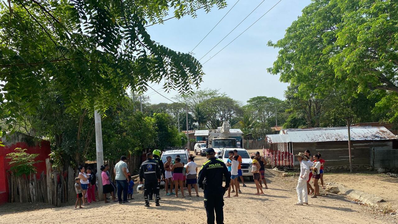 Protesta contra brigada de Afinia que llegó a cortar el agua