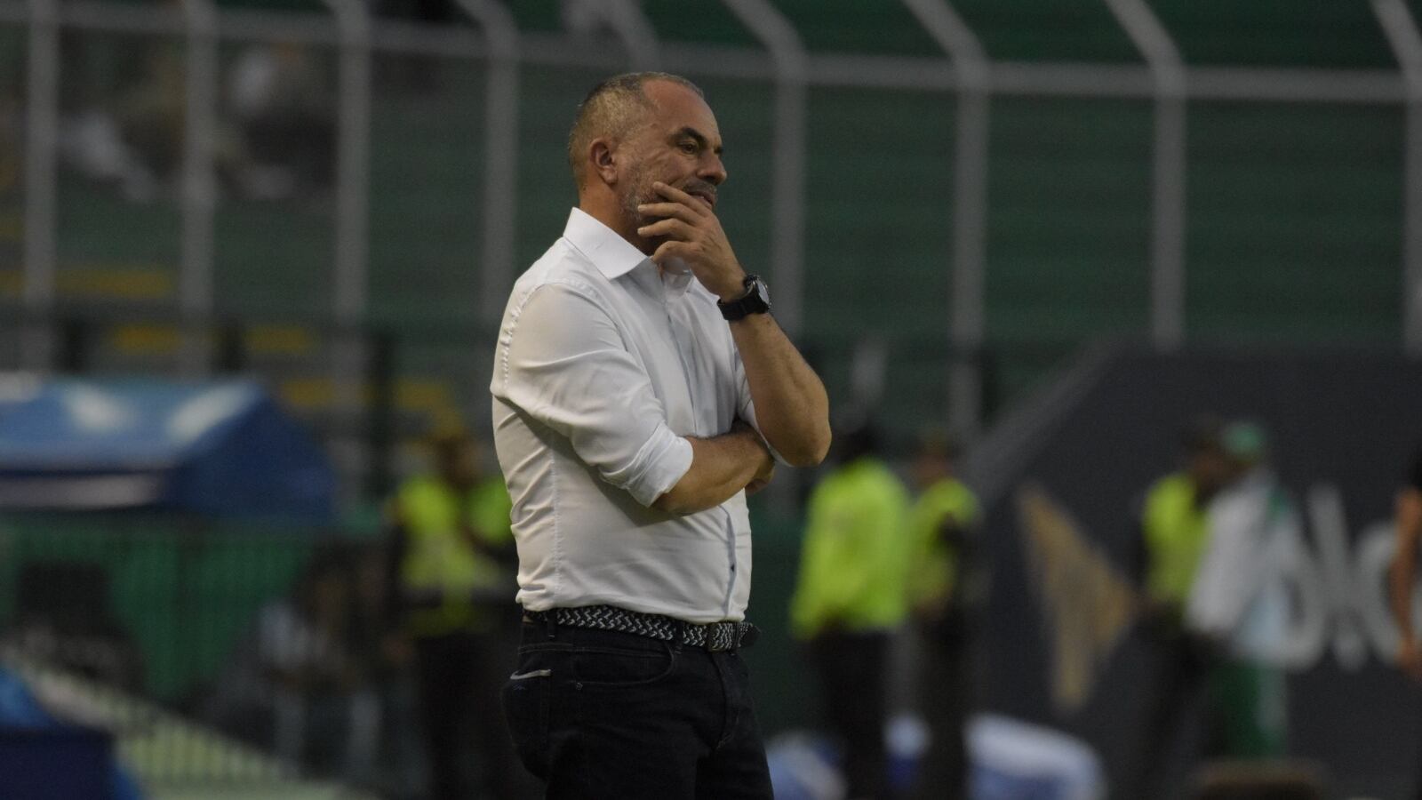 Jaime de la Pava, técnico del Deportivo Cali, se refirió a la expulsión del 'chino'.