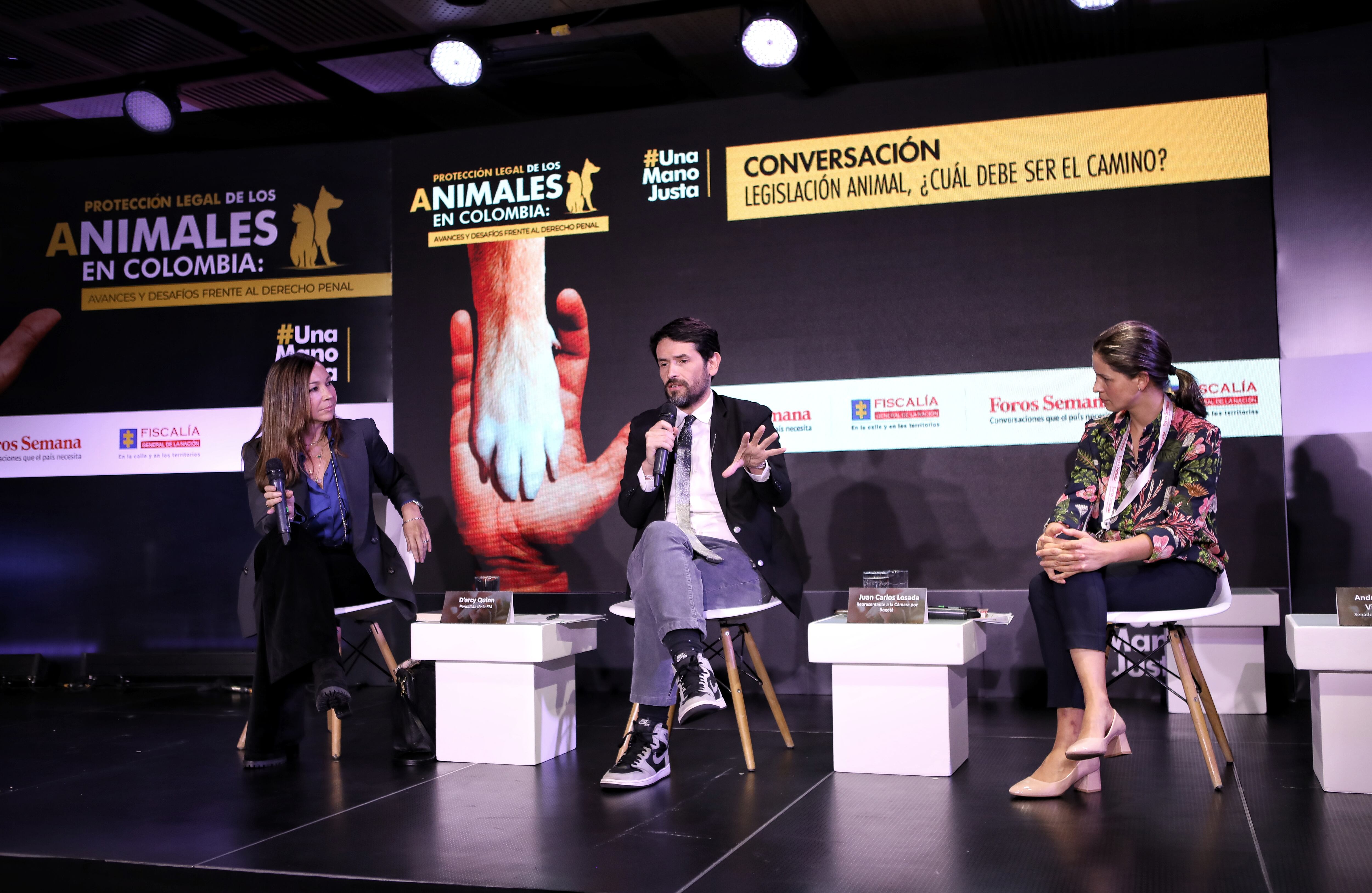 D’arcy Quinn, periodista de la FM; Juan Carlos Losada, representante a la Cámara por Bogotá; y Andrea Padilla Villarraga, senadora.