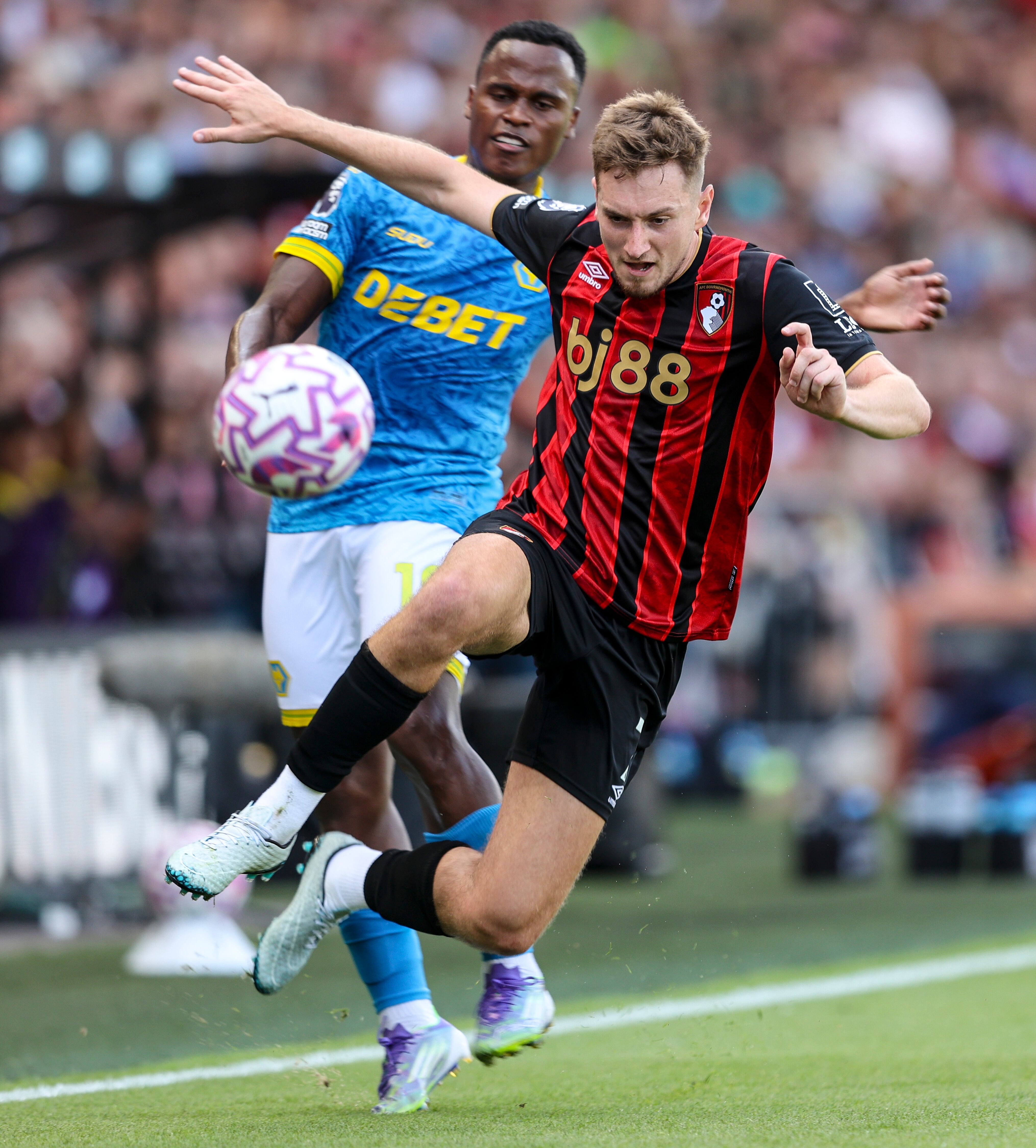 Jhon Arias en el Bournemouth vs. Wolverhampton por la segunda fecha de la Premier League 2025-2026.