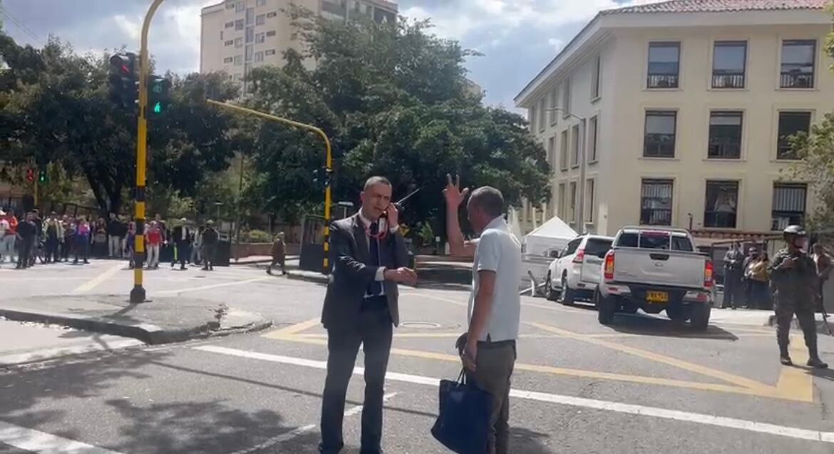 Molestia de ciudadanos con la caravana presidencial