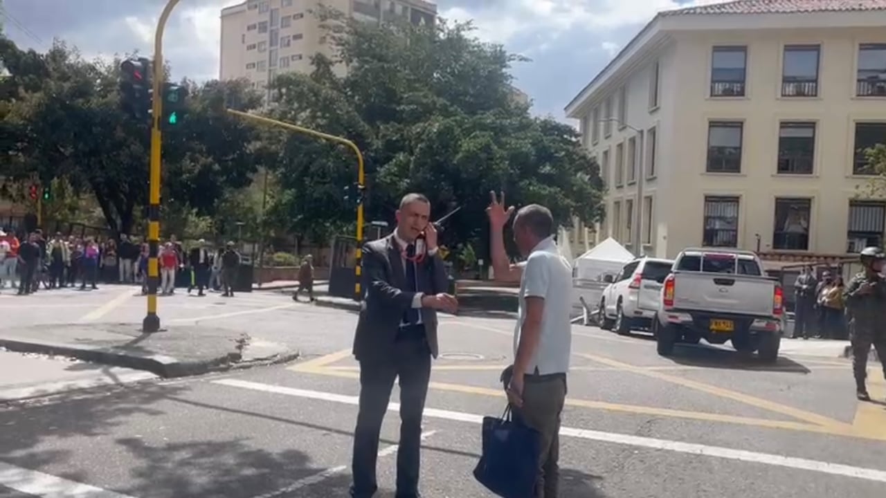 Molestia de ciudadanos con la caravana presidencial.