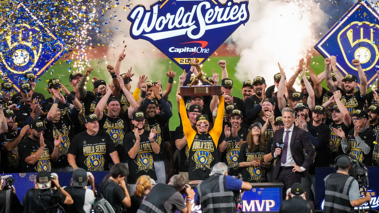 William Contreras levantando el trofeo al MVP de la Serie Mundial 2026