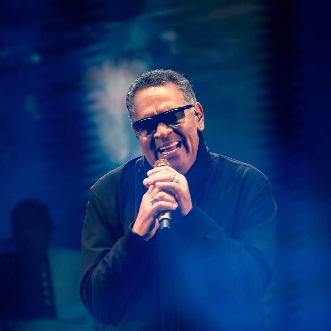 El próximo 6 de diciembre, el Movistar Arena de Bogotá recibirá por primera vez al legendario Tito Nieves, quien celebra 50 años de carrera artística con un espectáculo sin precedentes.