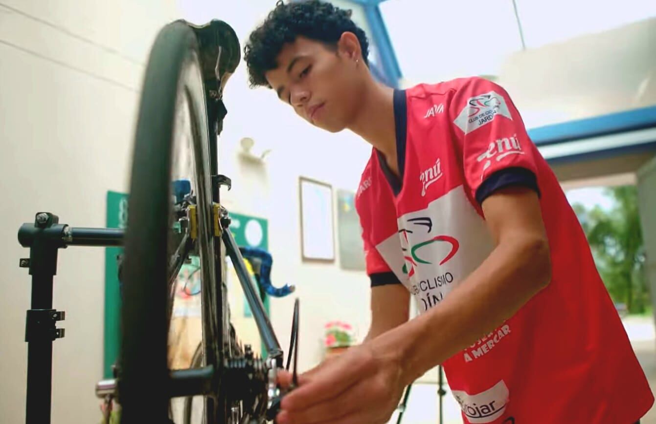 A Sebastián López le gustaría tener un equipo de ciclismo para patrocinar más jóvenes.