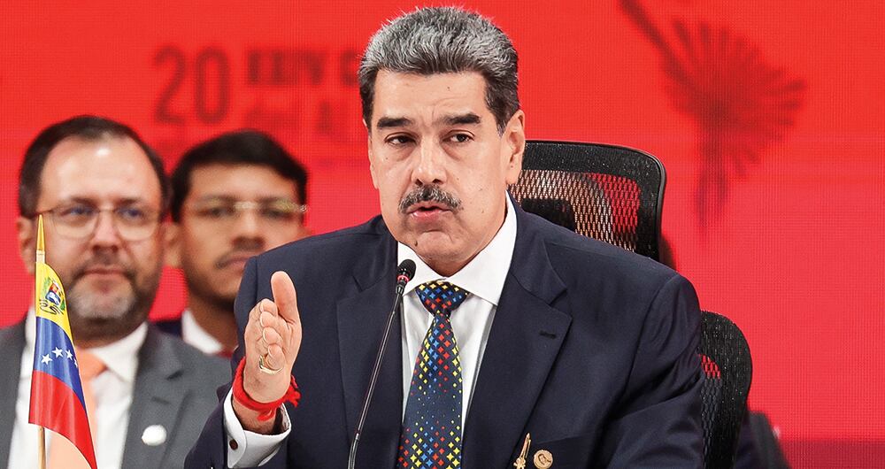 “Maduro tiene muchos problemas también internos, como una ruptura muy clara. Está en una especie de equilibrio frágil, en el que se le mueve cualquier pieza y se puede caer el edificio entero”. 