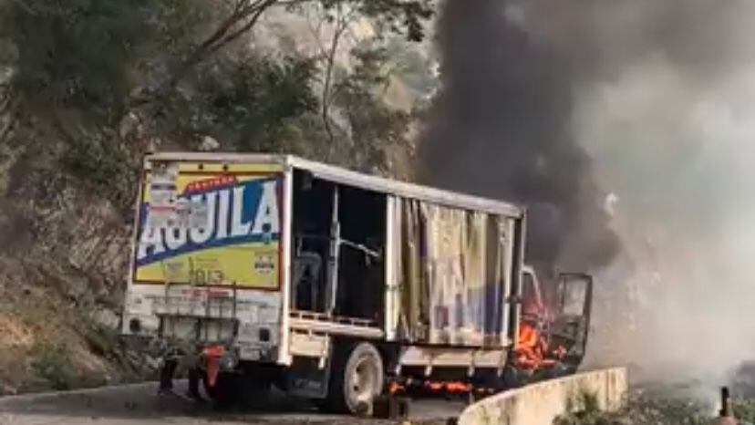 Camión incinerado en vía del Cesar.