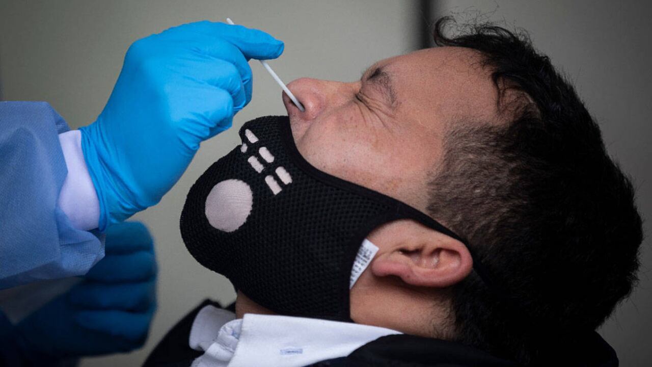 Mediante un hisopado se pueden identificar virus que normalmente no son diagnosticados con otras pruebas.