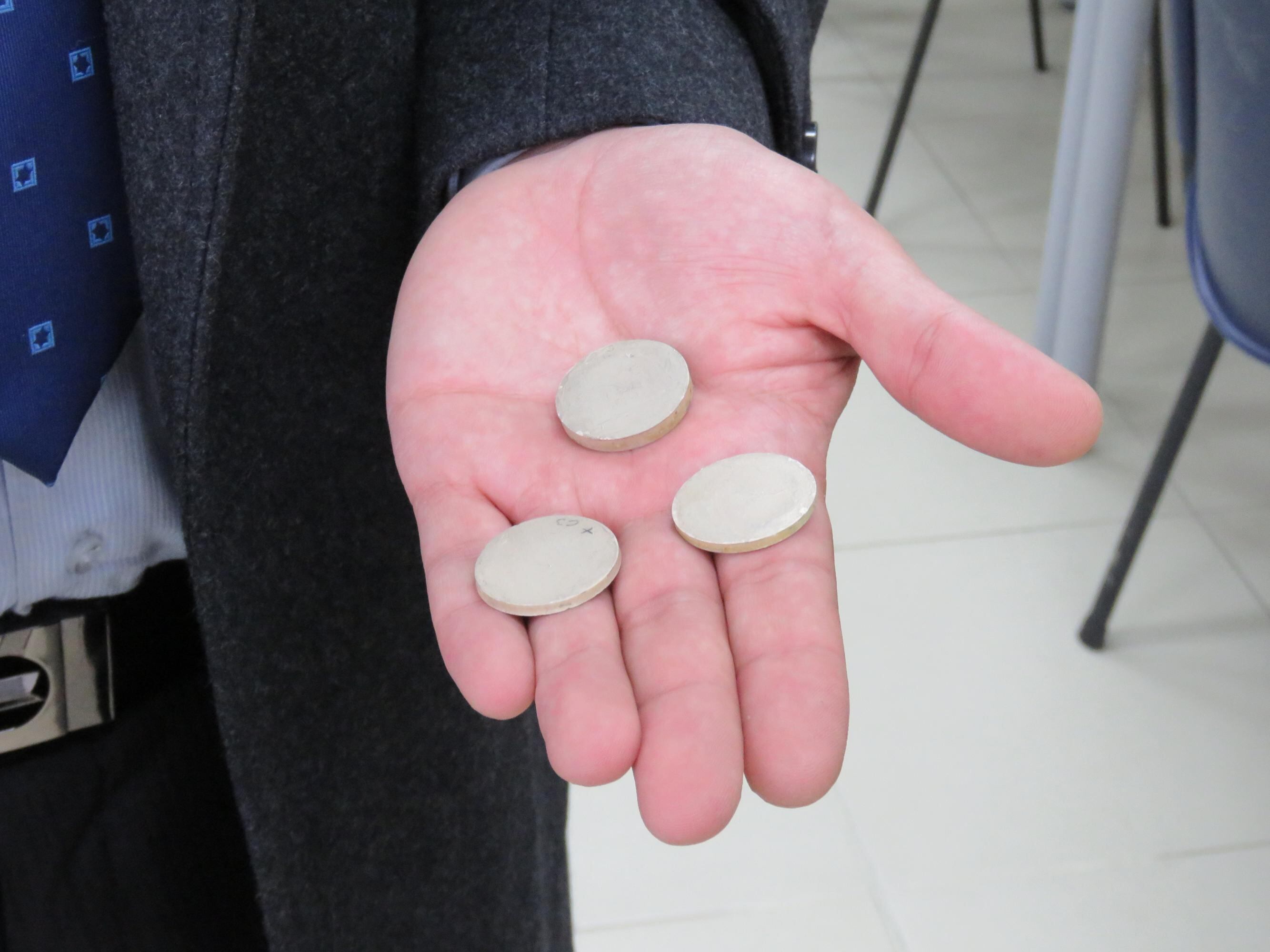 Después del ritual, use las monedas como amuleto.