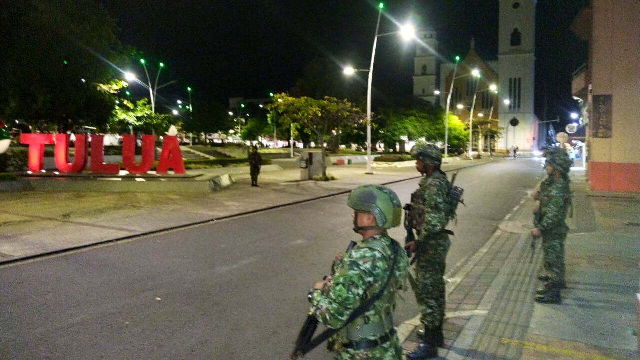 Son 162 hombres de la Tercera Brigada del Ejército los que están custodiando las calles de Tuluá, en acompañamiento a la Policía.