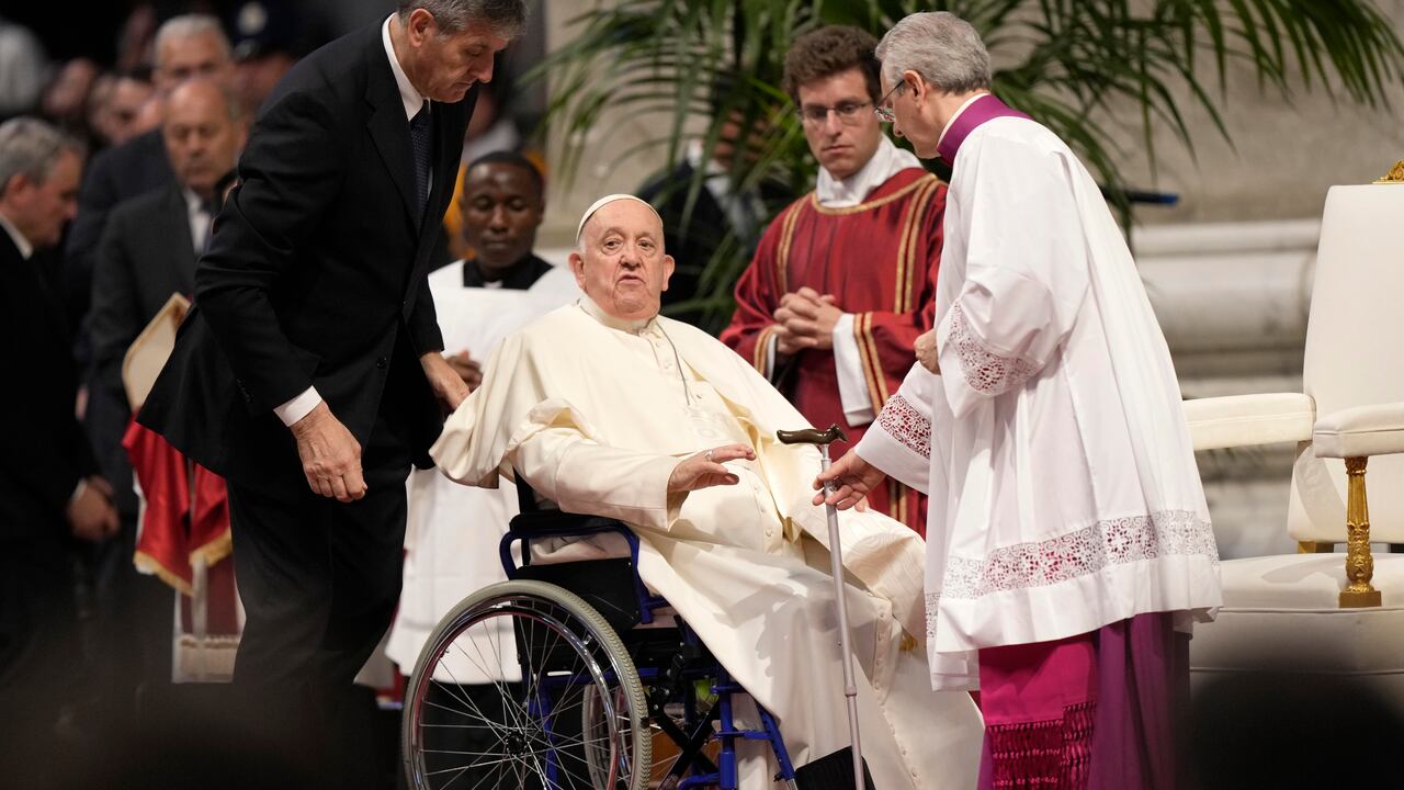 El papa Francisco se encuentra aún hospitalizado, en Roma.