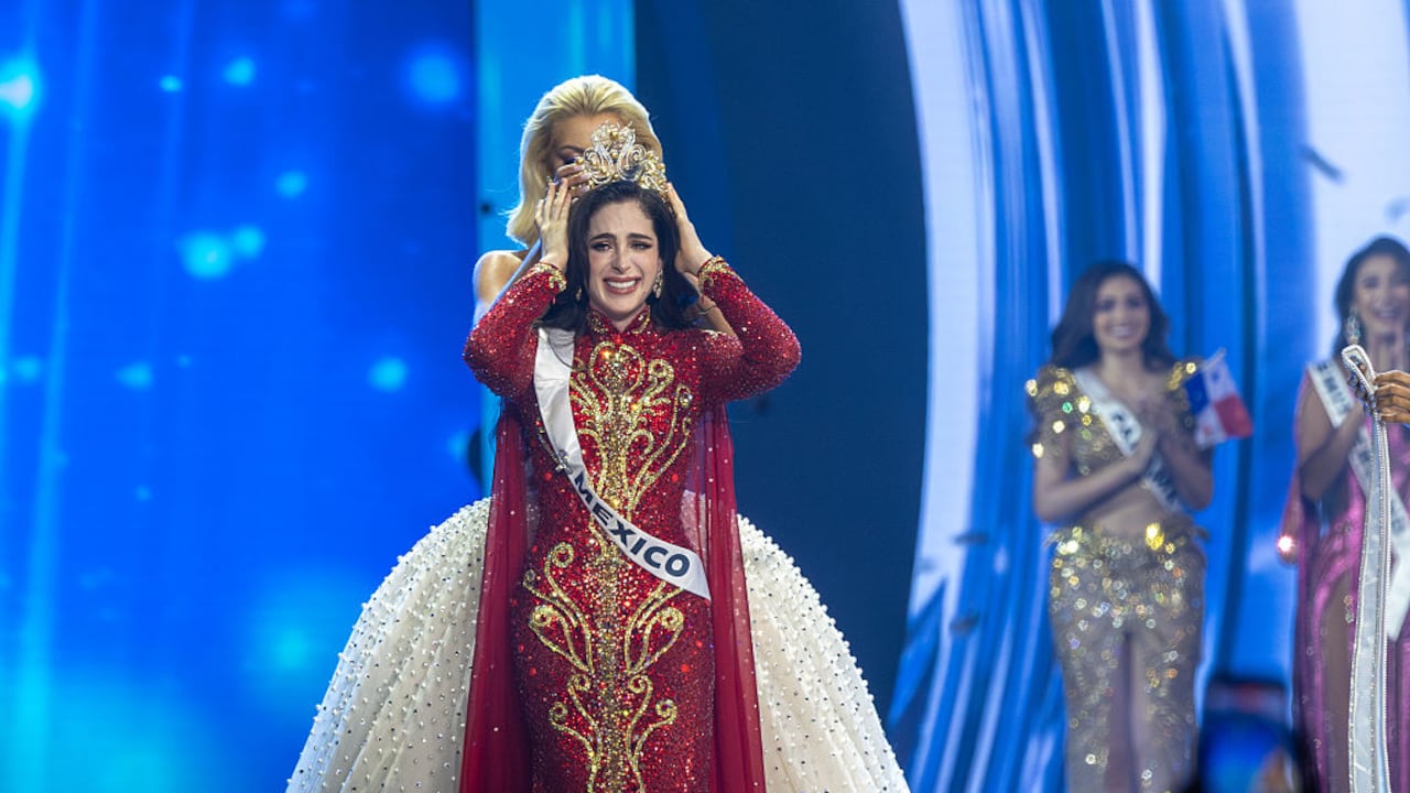 Fátima Bosch reveló si piensa renunciar a la corona y el título de Miss Universe.