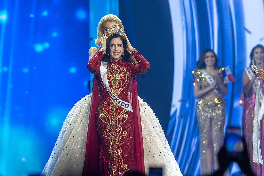 Fátima Bosch reveló si piensa renunciar a la corona y el título de Miss Universe.