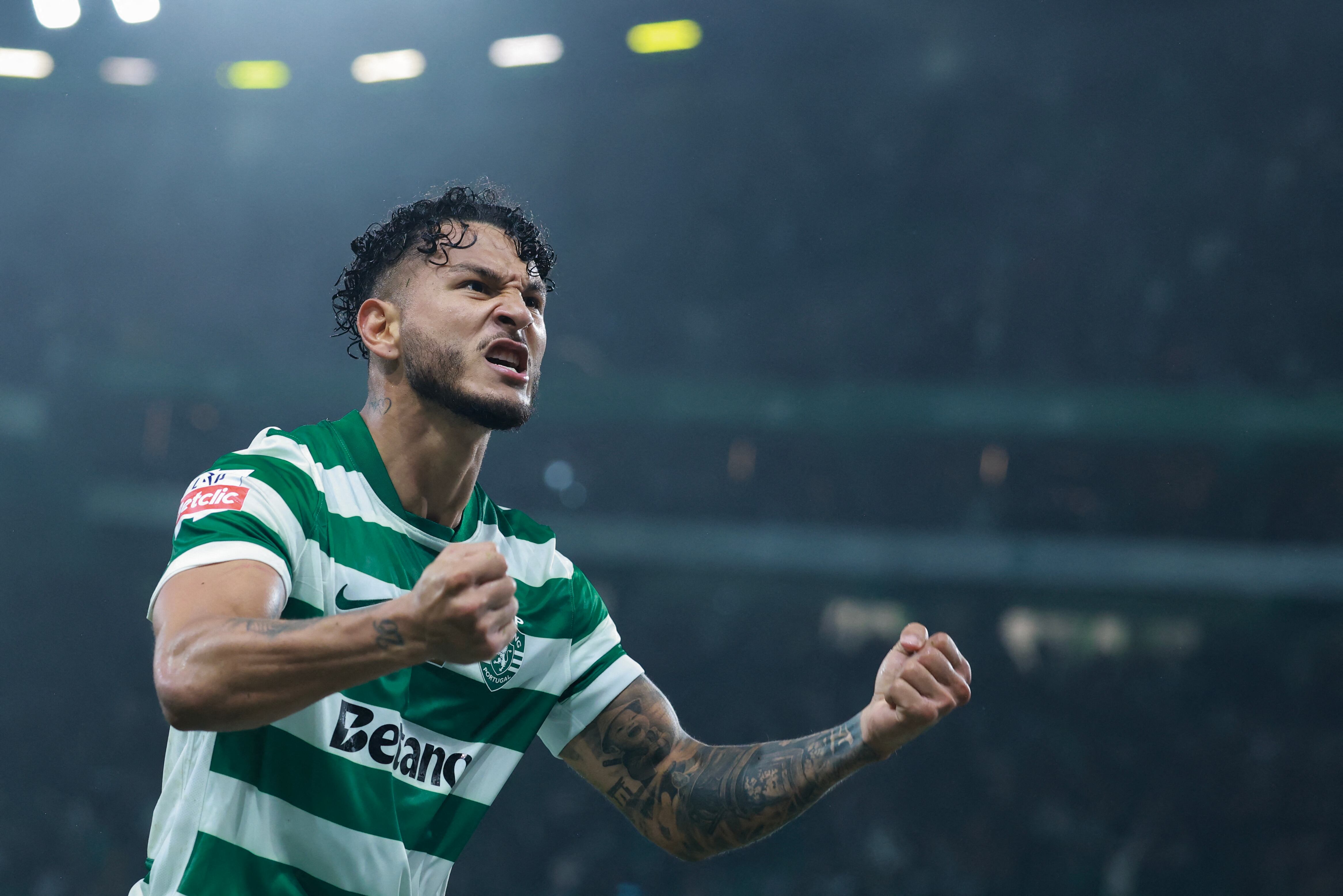 El colombiano Luis Suárez no se cansa de anotar en Portugal: le dio el empate al Sporting en el clásico ante Oporto.