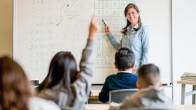 Muchos colegios enfrentan dificultades para cubrir nómina y operación.