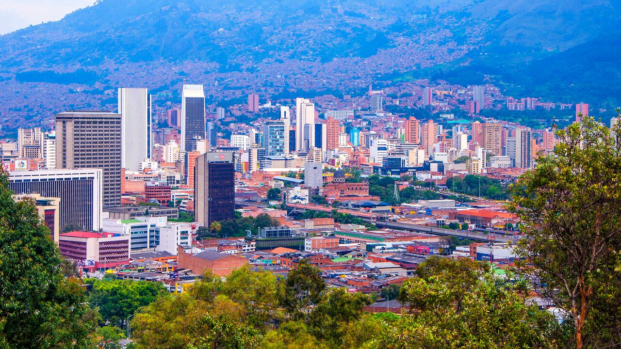 Medellín acelera su evolución a través de soluciones innovadoras, conexiones globales y negocios tecnológicos de alto impacto.