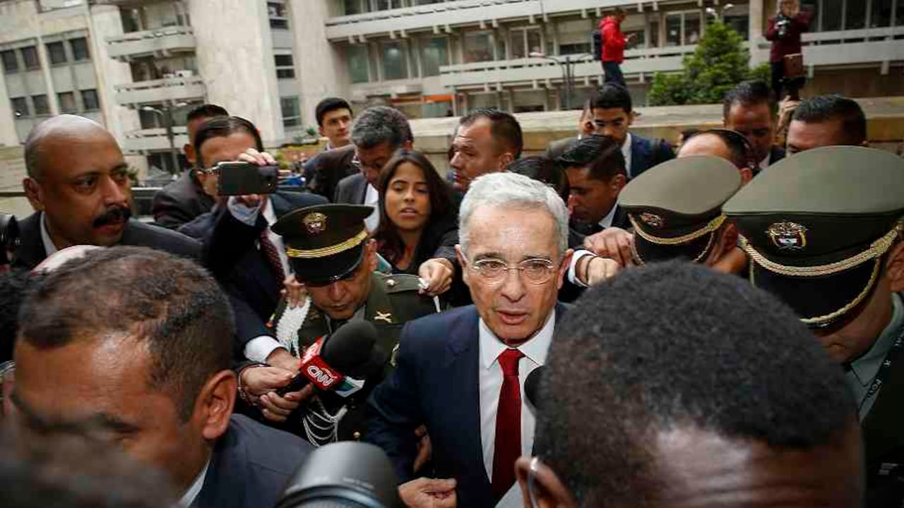 Álvaro Uribe Vélez renunció a su cargo como senador | Noticias hoy