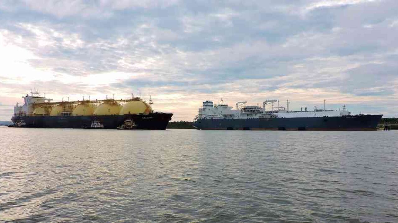 Este es el barco que trajo el gas hacia Colombia