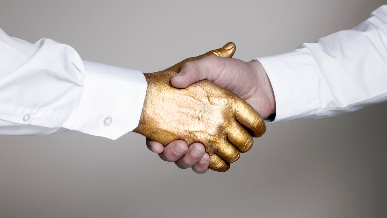 Los inversionistas le han vuelto a poner la lupa al oro tras la invasión de Rusia a Ucrania.