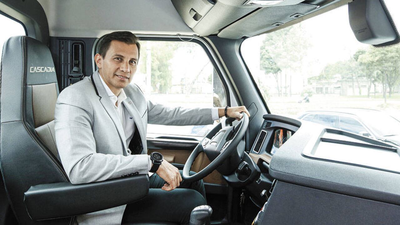 Henry Cárdenas Gerente de Transportes Teca. Algunas transportadoras grandes están cerrando grandes negocios para renovar la flota. Nuevos modelos prometen menos consumo de combustible y más seguridad.