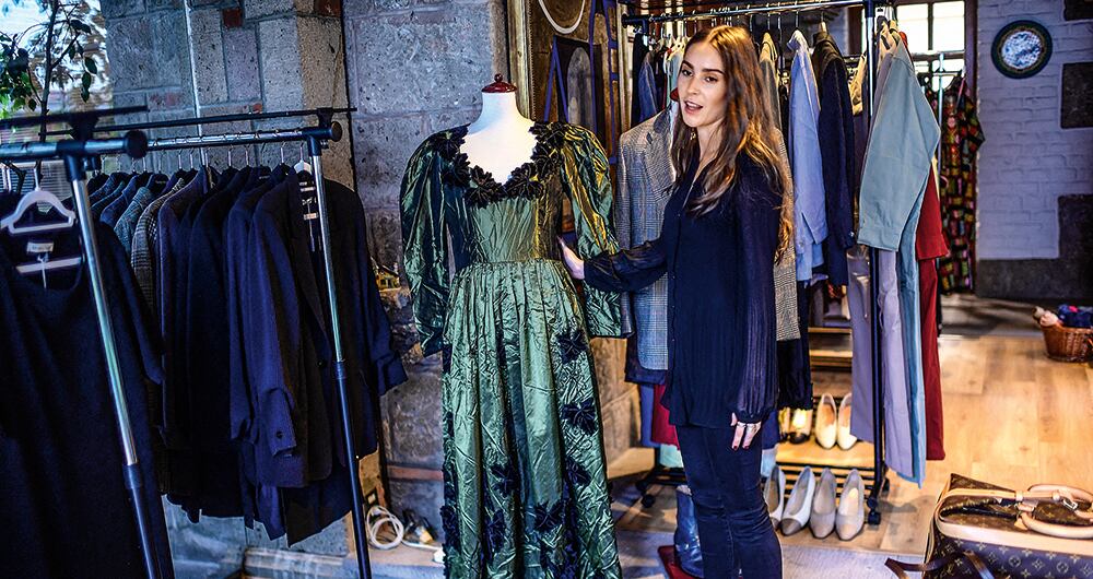 La joya de la colección es el vestido verde que usó Mercedes Barcha el día que Gabo recibió el Nobel. 