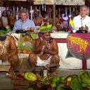 Iván Duque presidente de Colombia con indígenas en el Amazonas