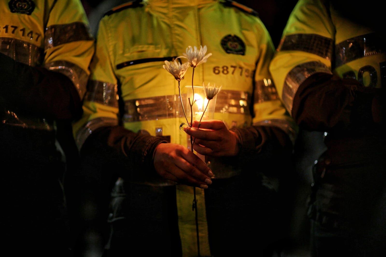 Homenaje velatón a Humberto Sabogal Policía asesinado en medio de un atraco en el sur de Bogotá