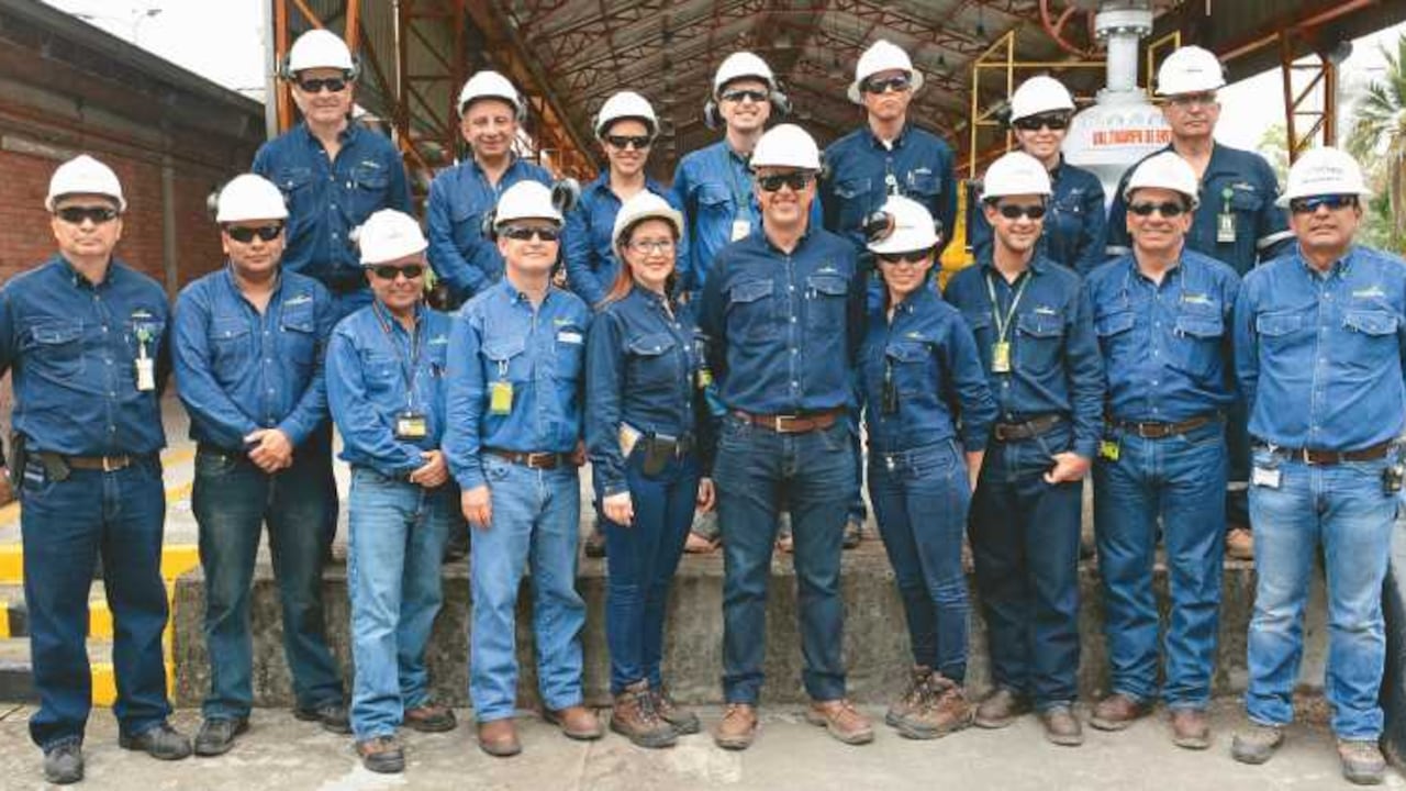 El presidente de Ecopetrol, Juan Carlos Echeverry, y parte de su equipo directivo en visita industrial a la estación Galán (Barrancabermeja), principal punto de distribución de combustibles hacia el centro y norte del país.