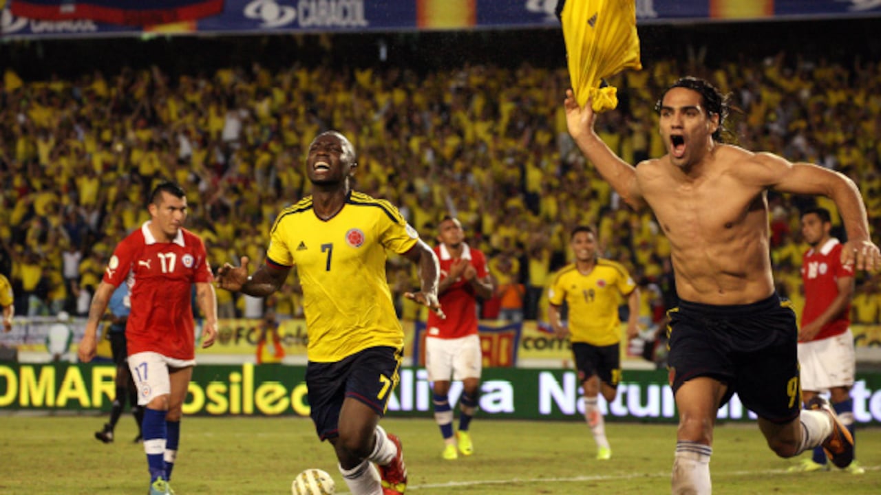 En octubre de 2013, la selección aseguró su clasificación al Mundial de Brasil tras un apretado partido contra Chile. Ese día, el país entero vibró en torno al equipo y vivió así una experiencia colectiva que, según el estudio, contribuyó a unir a la gente. En la imagen, Pablo Armero y Falcao García.