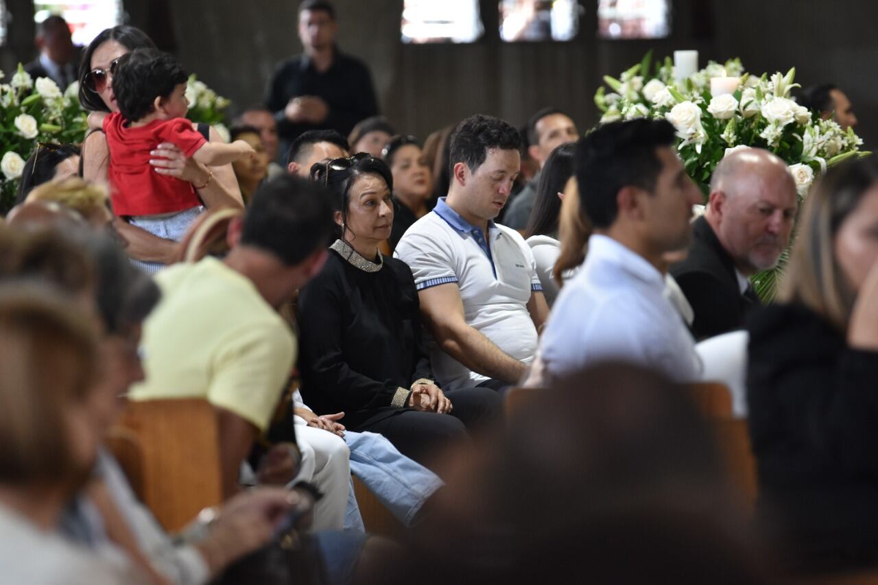 Exequias Darío Gómez. Familia y amigos en la Iglesia de Santa Gema despiden al Rey del Despecho