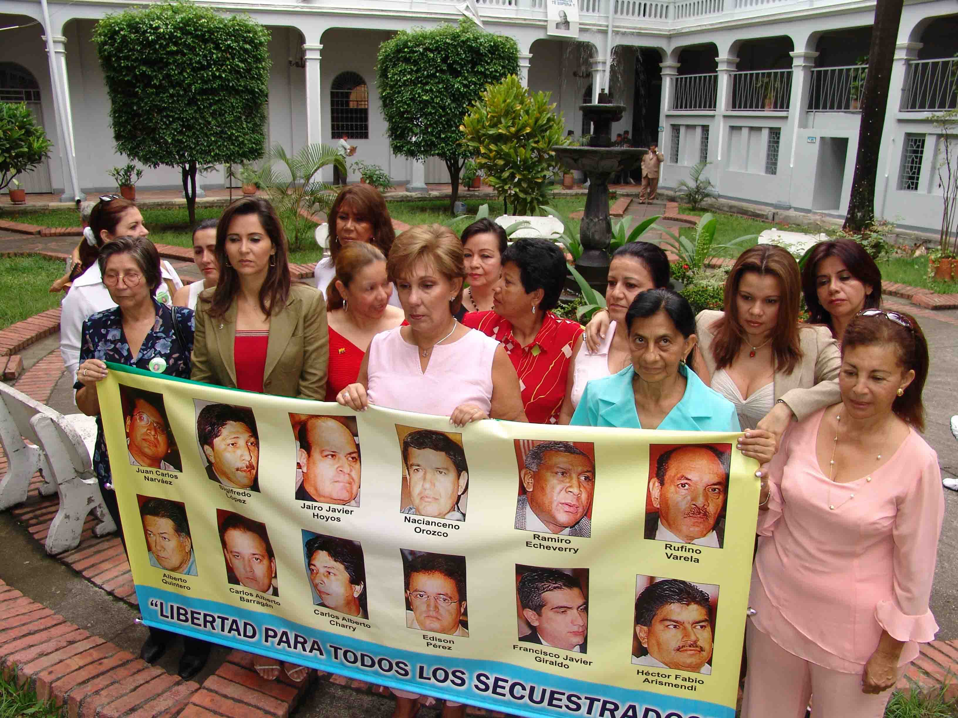 FAMILIARES DE LOS DIPUTADOS DEL VALLE  SECUESTRADOS