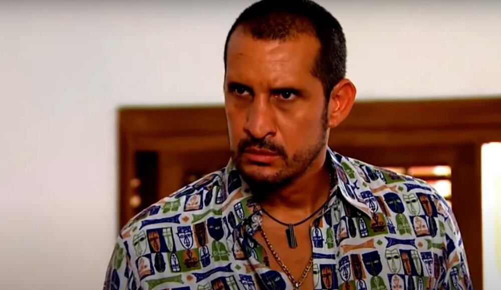 El actor interpretando a Braulio en 'Las muñecas de la mafía'.