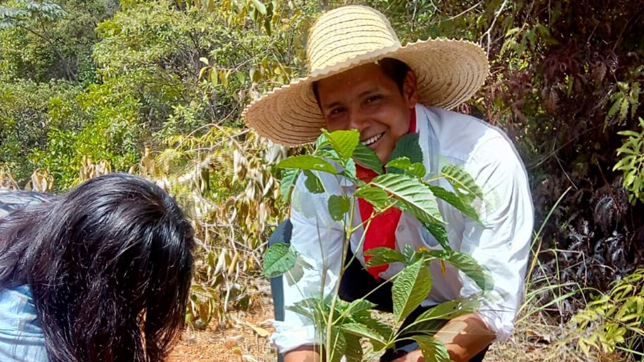 La guerra golpeó a Yamid desde su infancia y le robó en más de una ocasión sus sueños de ser padre y futbolista. Hoy, aún con miedo, se ha propuesto liderar a las víctimas del sur del Tolima para restablecer sus derechos y evitar que los sueños se sigan esfumando..
