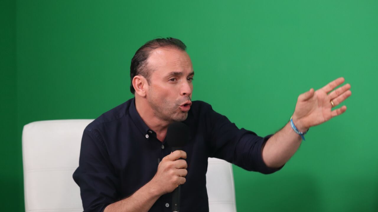 DIÁLOGO POR CALI CON ALEJANDRO EDER EN EL DIARIO EL PAÍS.