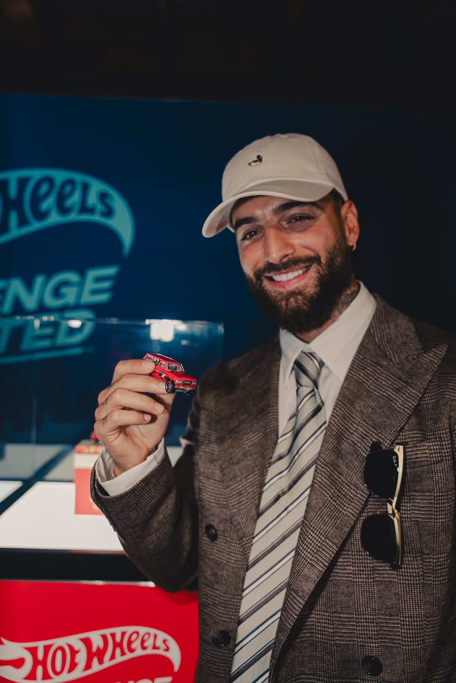 Maluma encabeza, junto a Supercar Blondie y Robert Lewandowski, la nueva plataforma de marca “Challenge Accepted” de Hot Wheels.