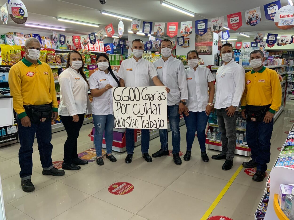 Con el acuerdo se garantizará el crecimiento de los establecimientos comerciales, la permanencia de la marca Drogas La Rebaja y la conservación de 6.600 empleos en las droguerías.