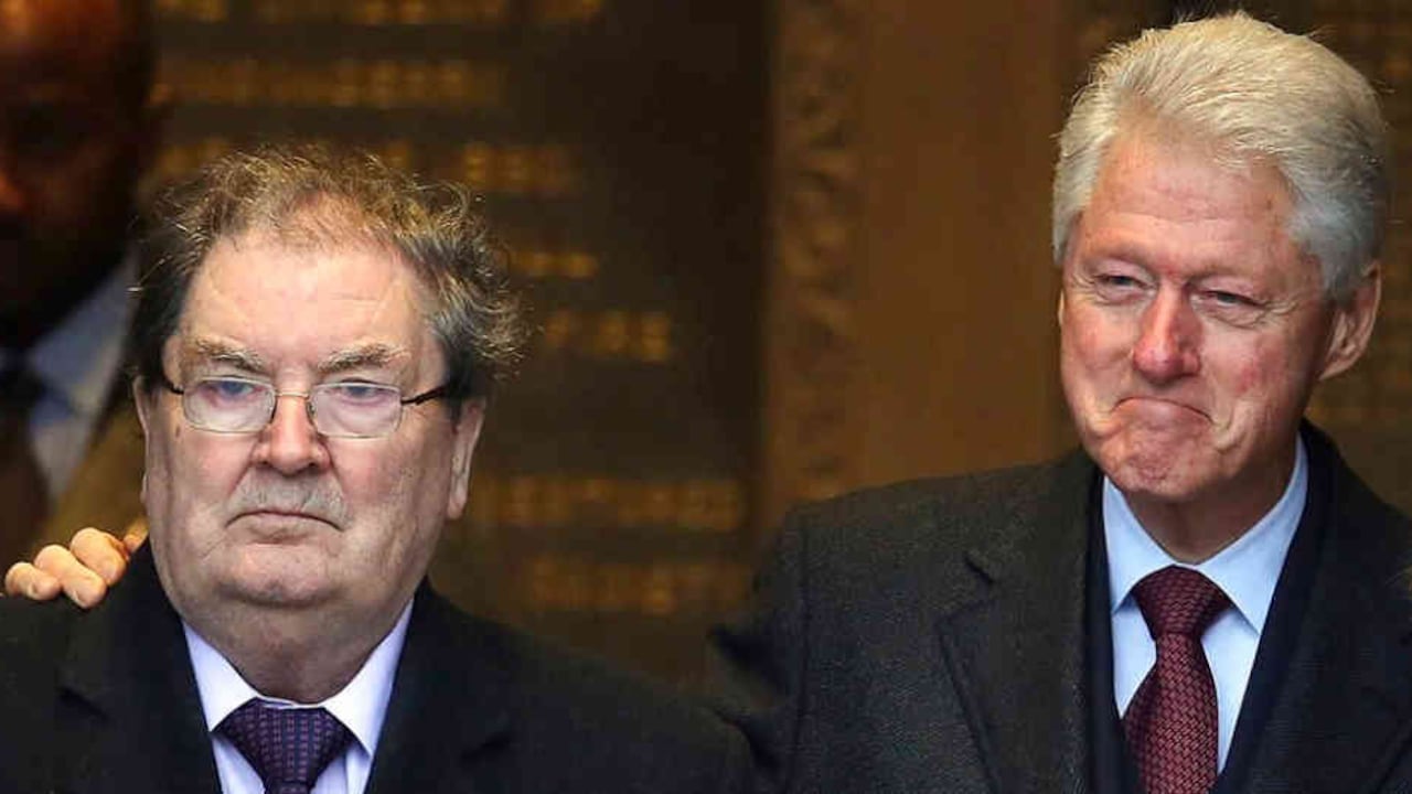 John Hume con Bill Clinton, entonces presidente de Estados Unidos, en una reunión en Londoderry.