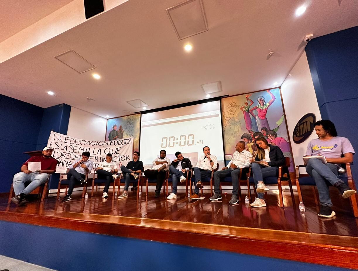 Momentos del debate.