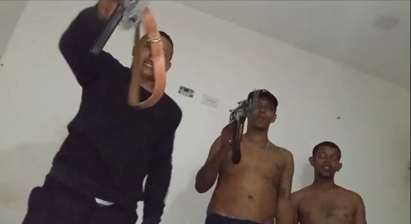 Aparece otro video de encapuchados que grabaron aterrador video sobre masacre en Puerto Colombia.