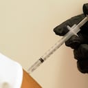 En Europa vacunaron a "Adolf Hitler" y descubren múltiples fraudes en carnets de vacunación anti covid-19