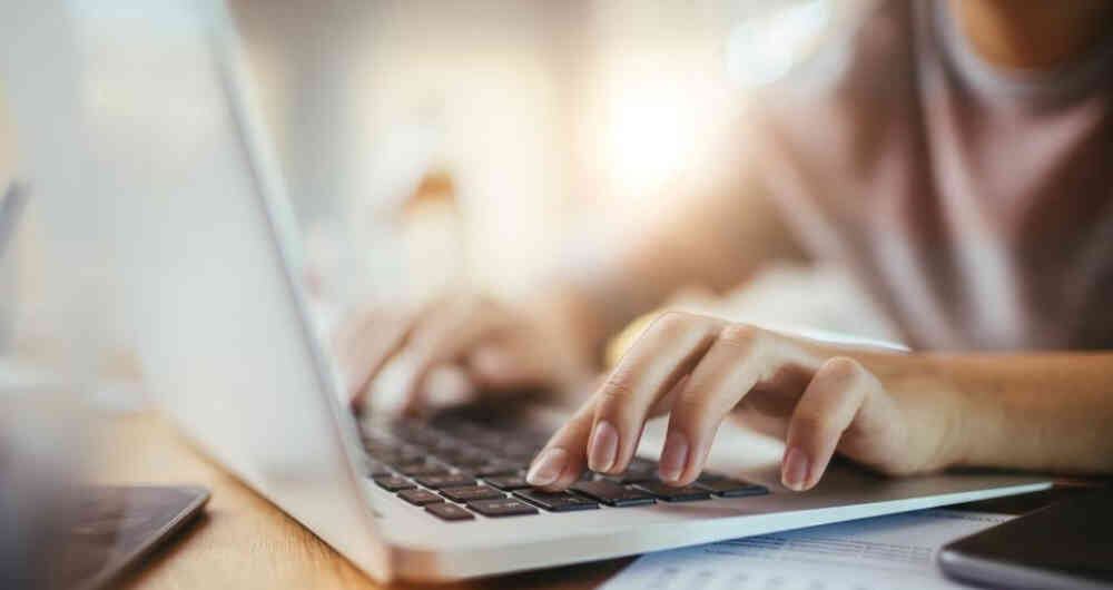 Los canales como plataformas digitales y páginas web serán una de las grandes opciones para adquirir regalos en esta fecha.