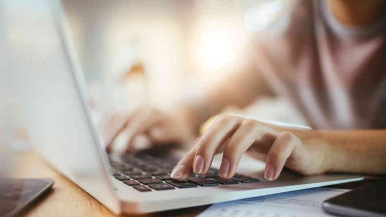 Los canales como plataformas digitales y páginas web serán una de las grandes opciones para adquirir regalos en esta fecha.