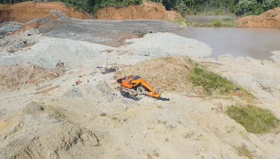 Con este resultado se logra reducir el impacto en el ecosistema, en un área estimada de más de 420 hectáreas, donde se habían removido alrededor de 120.000 metros de tierra, deforestando más de 60.000 árboles; además de la contaminación que recibía el río Pilpé, en el municipio de Guapi, departamento del Cauca, lo que causó un daño ambiental que tardará en recuperarse entre 20 y 30 años aproximadamente.