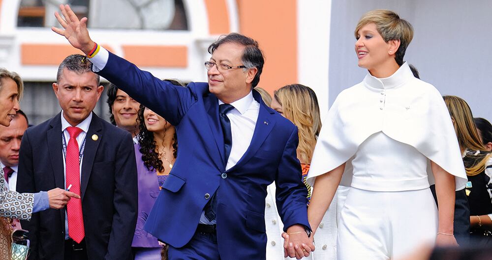 La familia presidencial completa en la posesión. Las dos pequeñas nietas del presidente vinieron desde Francia para acompañarlo en este gran día.  