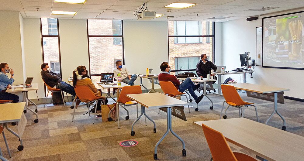 Las universidades en Bogotá tienen permitido un aforo máximo del 25 %. Por eso manejan la alternancia.