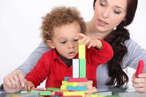 Au Pair: también conocidas como niñeras, son las jóvenes que emprenden sus viajes al extranjero a cambio de ofrecer servicios a familias. Así, pueden estar inmersas en otras culturas, recibir pequeños estipendios mensuales e intercambiar experiencias con otras au pair.